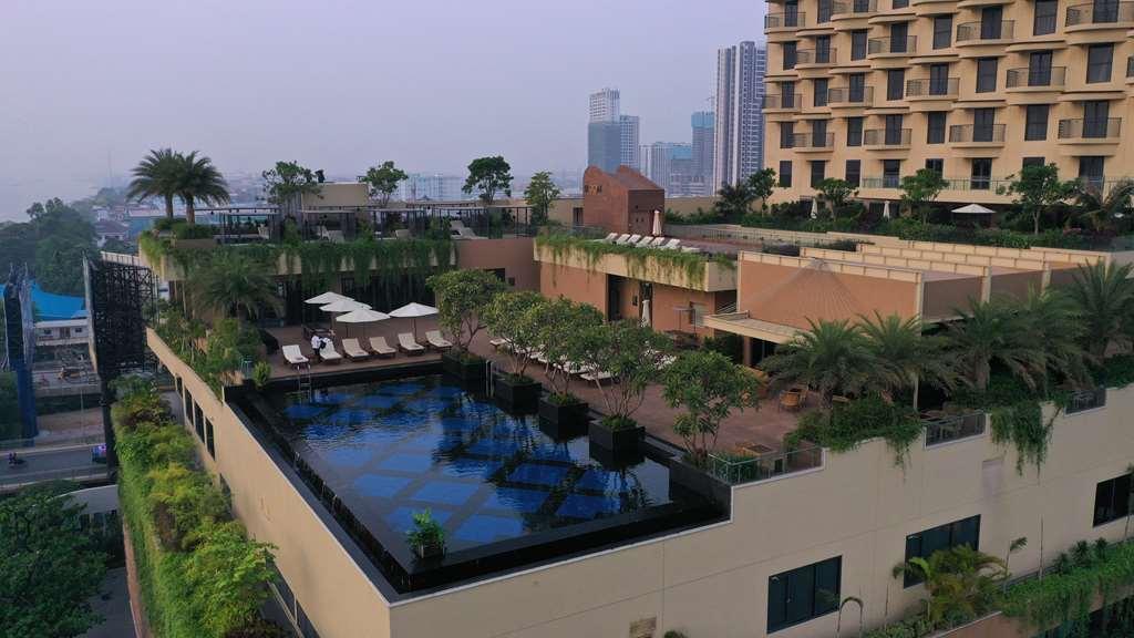 Sun & Moon, Riverside Khách sạn