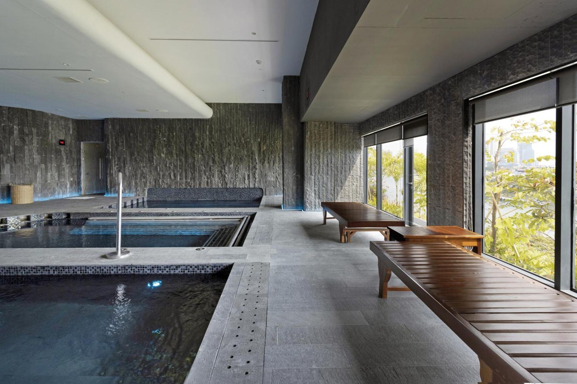 Sun & Moon, Riverside 5*