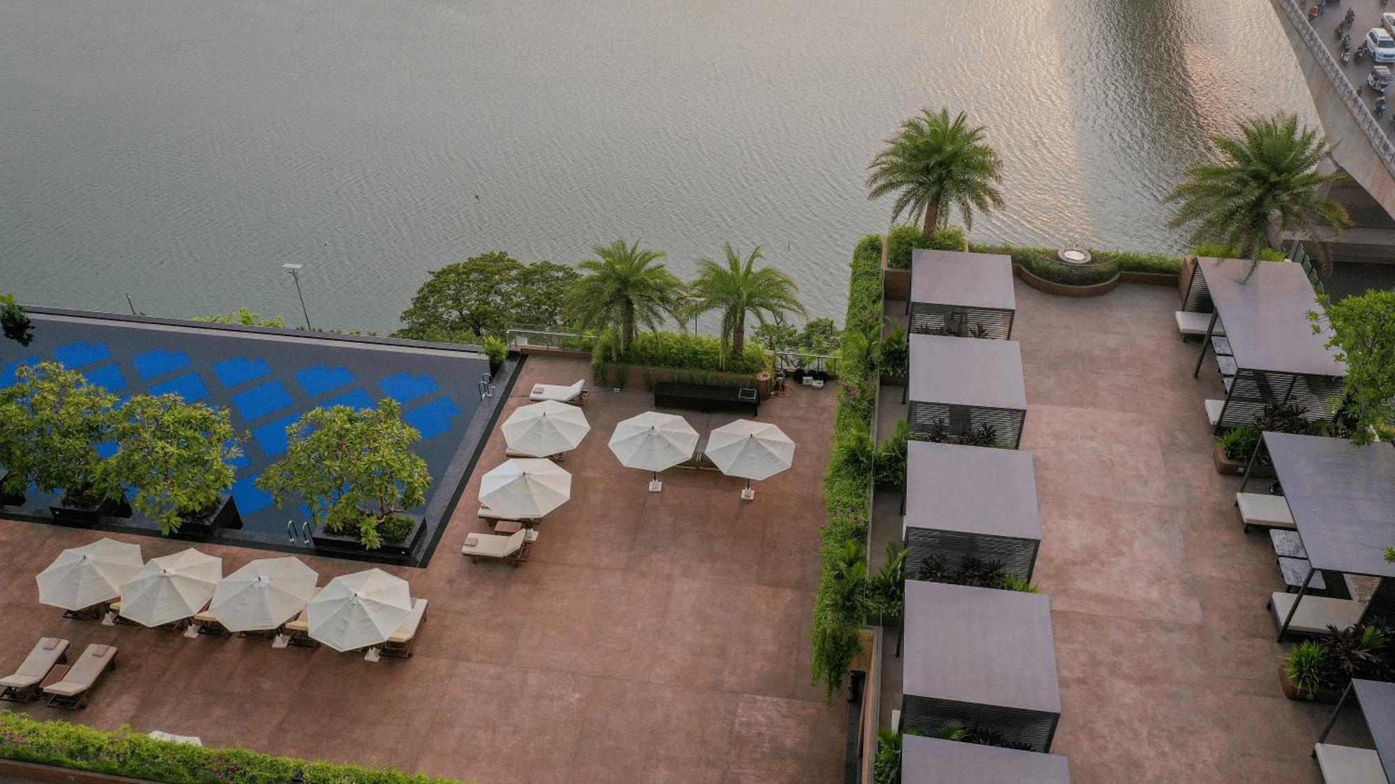 Sun & Moon, Riverside 5*
