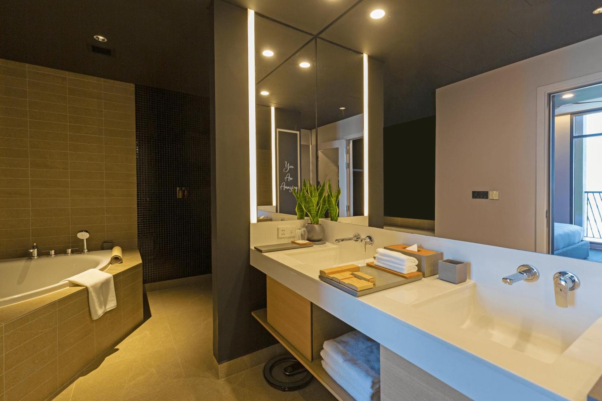 Sun & Moon, Riverside 5* Phnom Penh