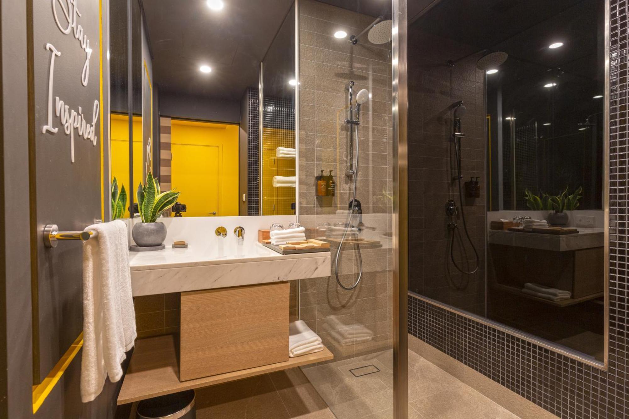 Sun & Moon, Riverside 5*