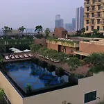 Sun & Moon, Riverside Hotel 