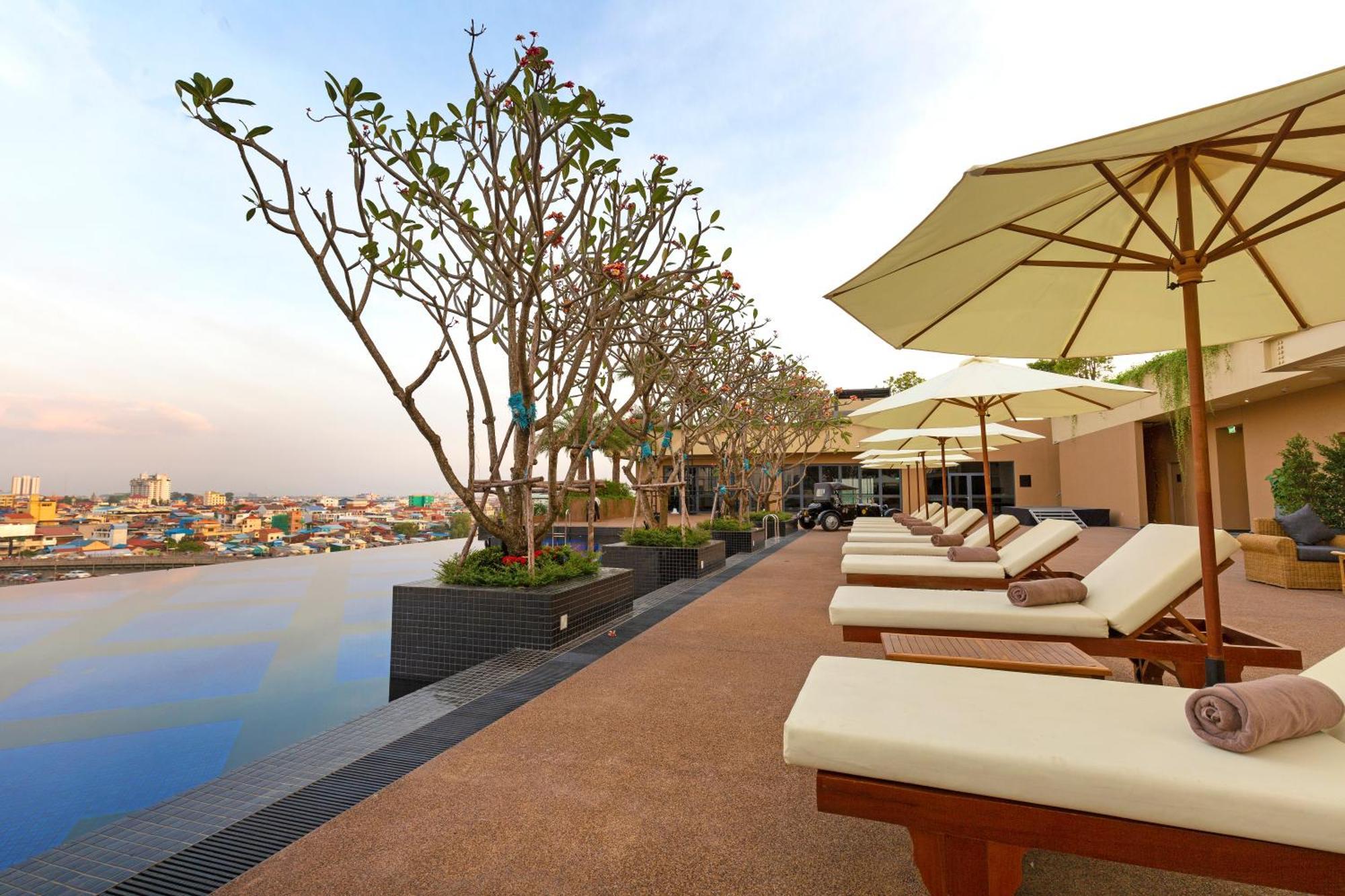 Sun & Moon, Riverside 5* Phnom Penh