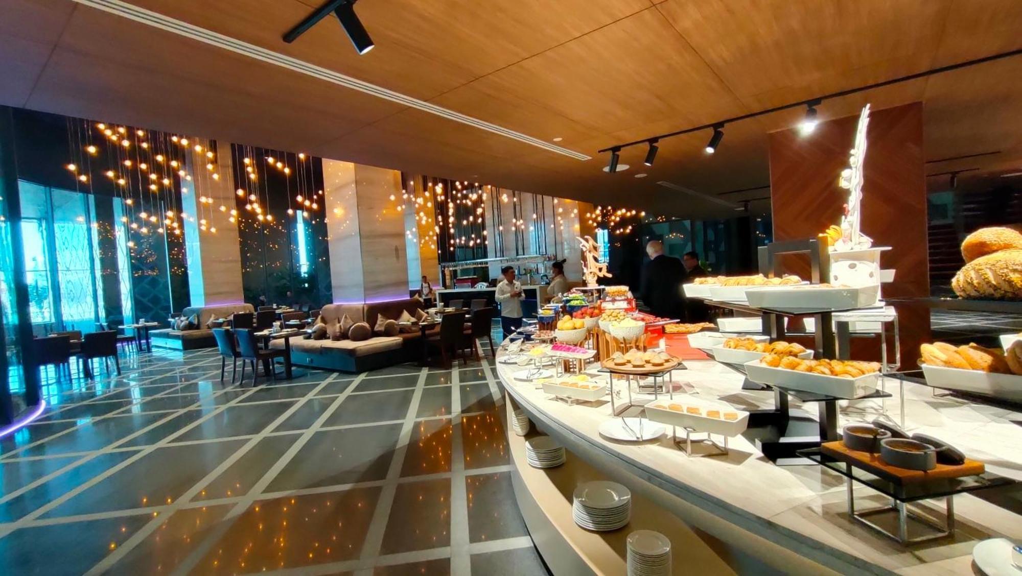 Sun & Moon, Riverside 5* Phnom Penh