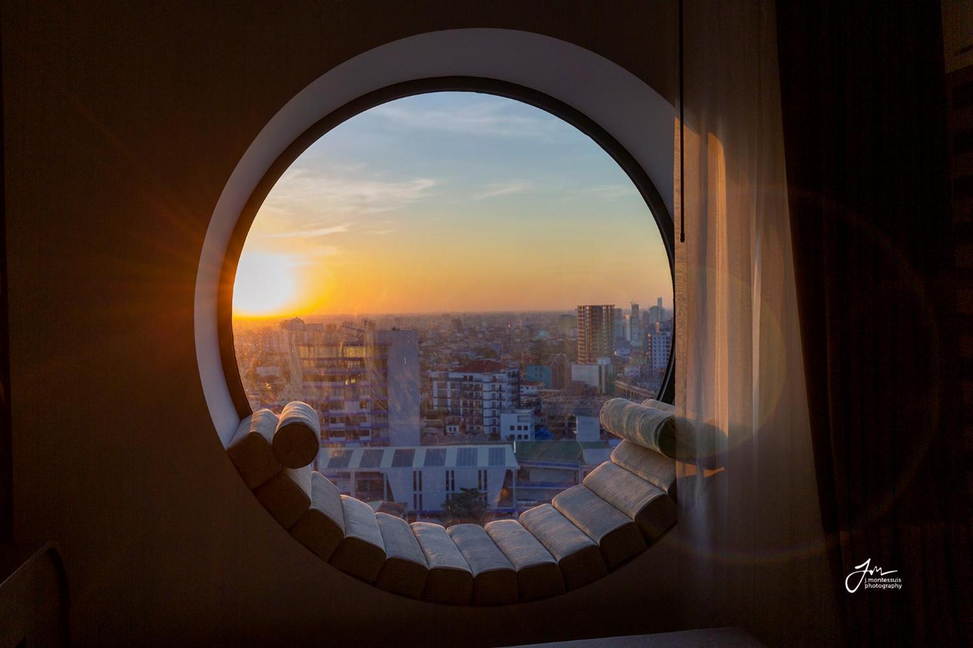 Sun & Moon, Riverside 5*