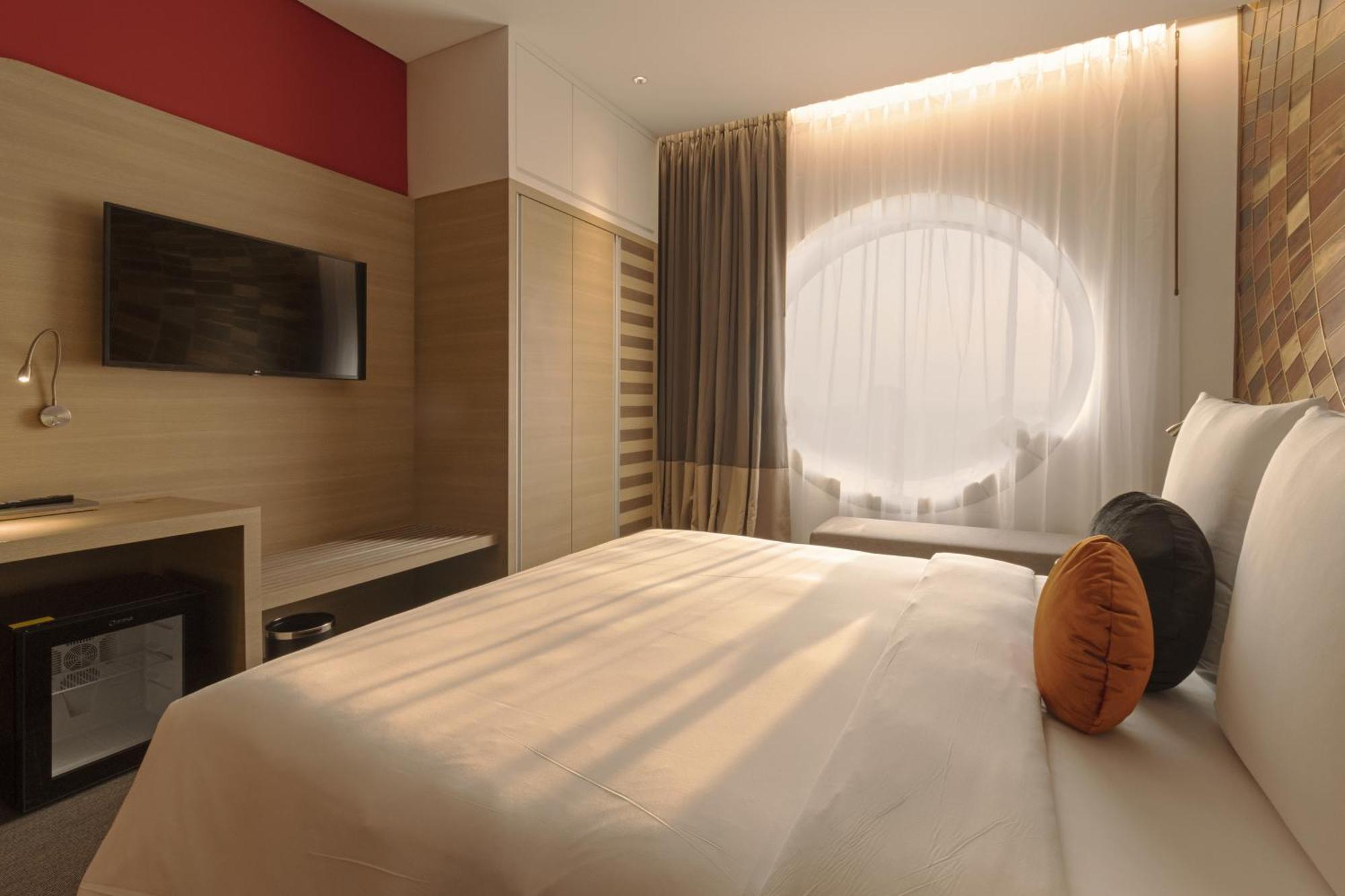 Sun & Moon, Riverside Hotel Phnom Penh