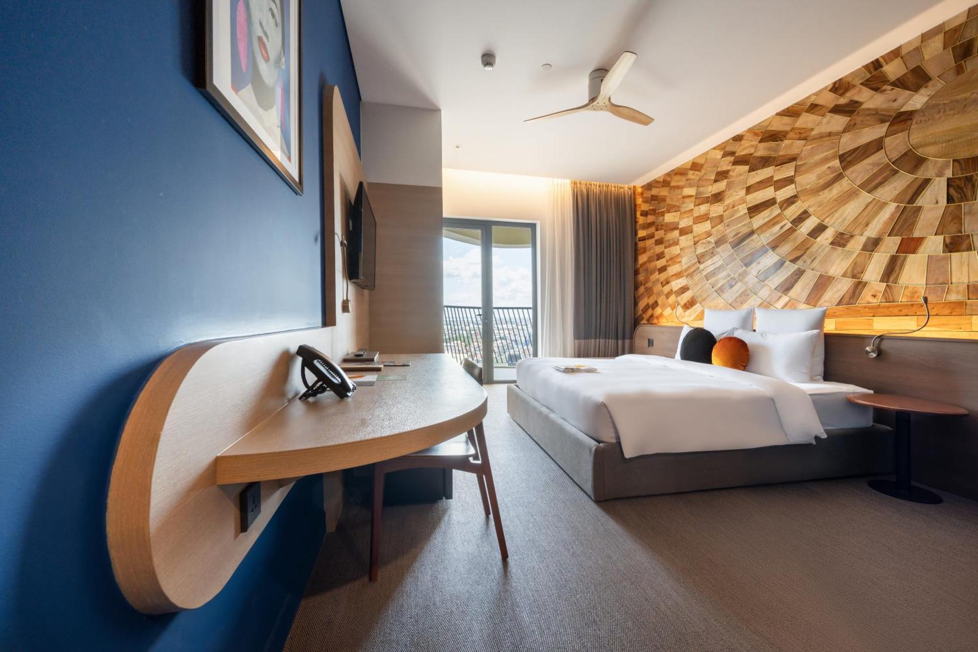 Sun & Moon, Riverside 5* Phnom Penh